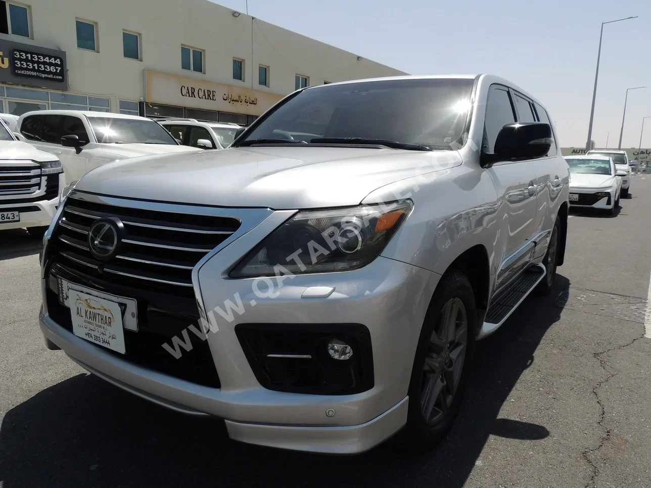 Lexus  LX  570  2015  Automatic  274,000 Km  8 Cylinder  Four Wheel Drive (4WD)  SUV  Silver