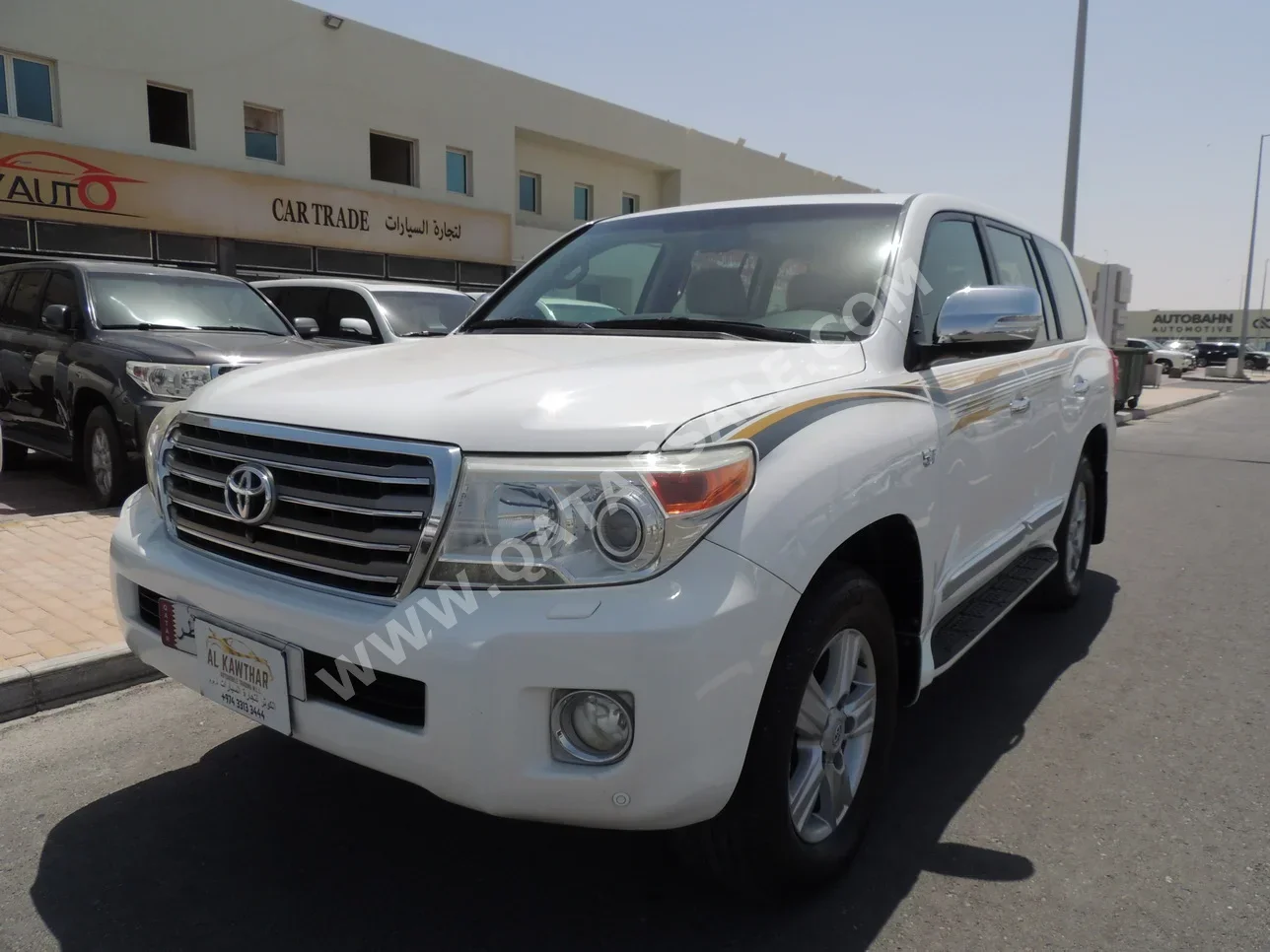 Toyota  Land Cruiser  VXR  2014  Automatic  364٬000 Km  8 Cylinder  Four Wheel Drive (4WD)  SUV  White