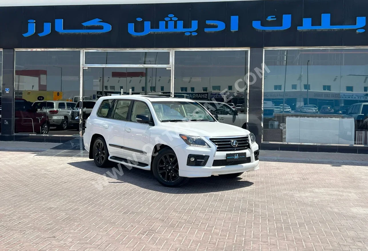 Lexus  LX  570  2013  Automatic  271,000 Km  8 Cylinder  Four Wheel Drive (4WD)  SUV  White