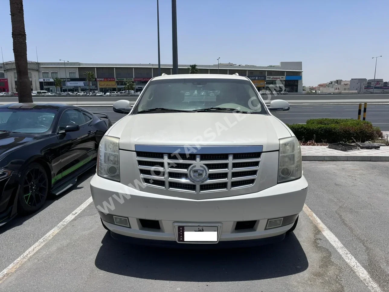 Cadillac  Escalade  ESV  2009  Automatic  225,000 Km  8 Cylinder  Four Wheel Drive (4WD)  SUV  White