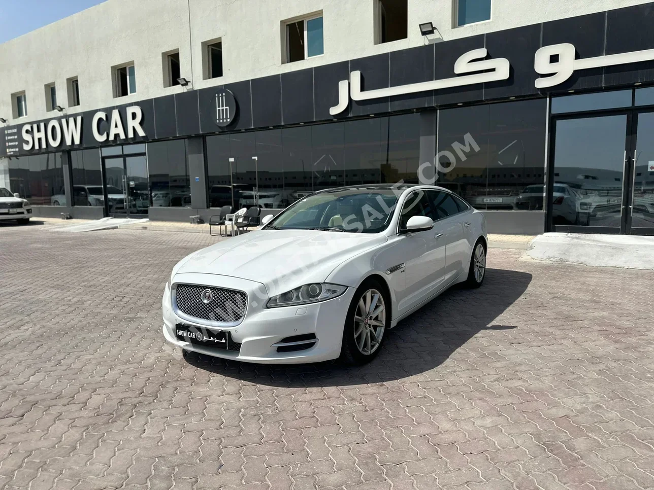 Jaguar  XJ  L  2015  Automatic  120,000 Km  6 Cylinder  Rear Wheel Drive (RWD)  Sedan  White