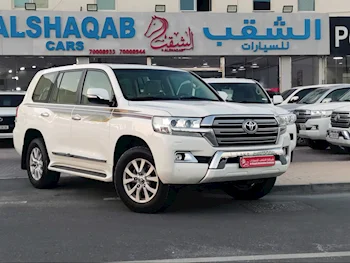 Toyota  Land Cruiser  GXR  2016  Automatic  280,000 Km  8 Cylinder  Four Wheel Drive (4WD)  SUV  White