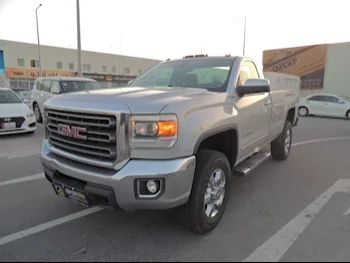 GMC  Sierra  2500 HD  2015  Automatic  116,000 Km  8 Cylinder  Four Wheel Drive (4WD)  Pick Up  Silver
