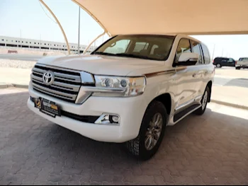 Toyota  Land Cruiser  GXR  2018  Automatic  217,000 Km  8 Cylinder  Four Wheel Drive (4WD)  SUV  White