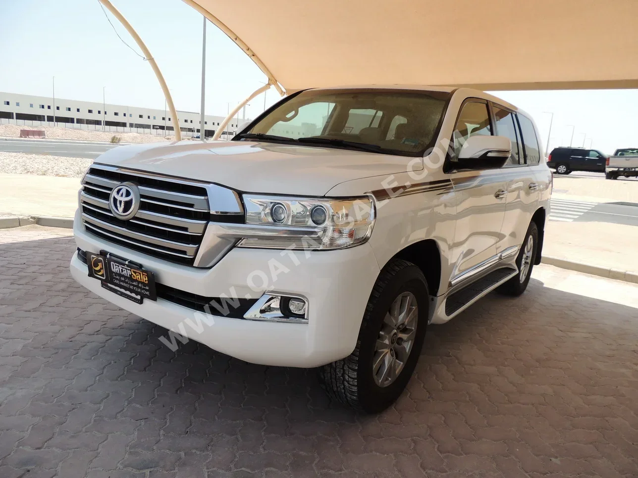 Toyota  Land Cruiser  GXR  2018  Automatic  217,000 Km  8 Cylinder  Four Wheel Drive (4WD)  SUV  White