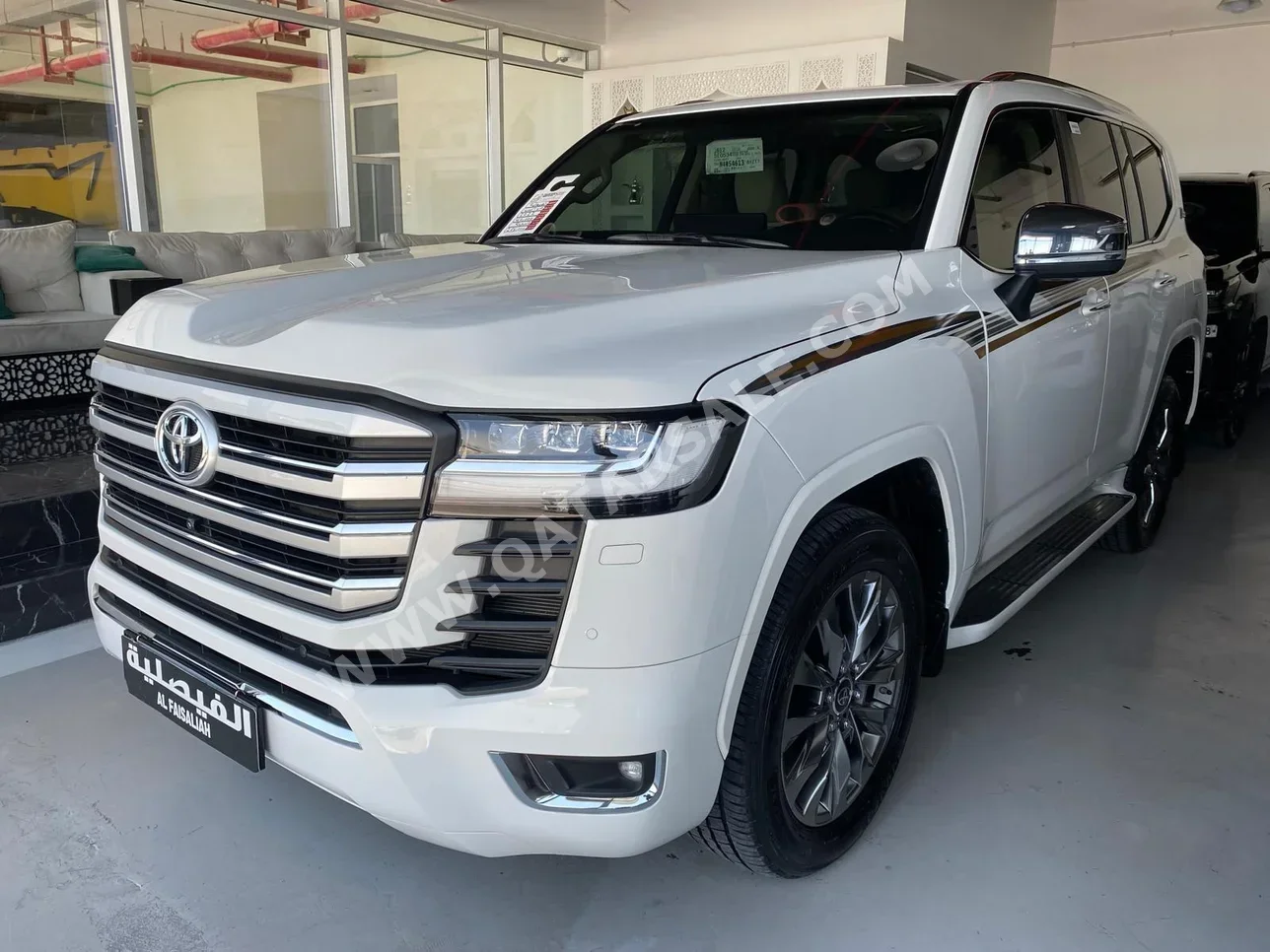  Toyota  Land Cruiser  VX Twin Turbo  2022  Automatic  40,000 Km  6 Cylinder  Four Wheel Drive (4WD)  SUV  White  With Warranty