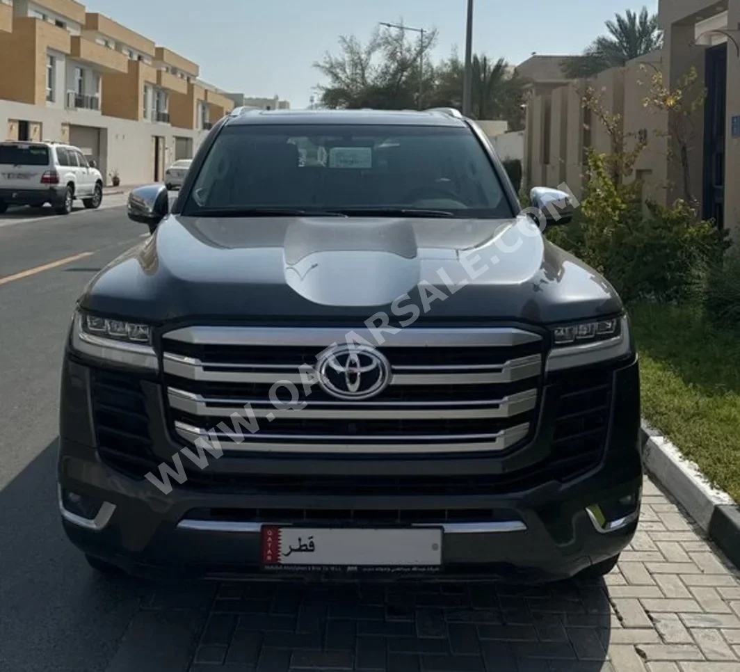 Toyota  Land Cruiser  VX Twin Turbo  2022  Automatic  80,000 Km  6 Cylinder  Four Wheel Drive (4WD)  SUV  Gray  With Warranty