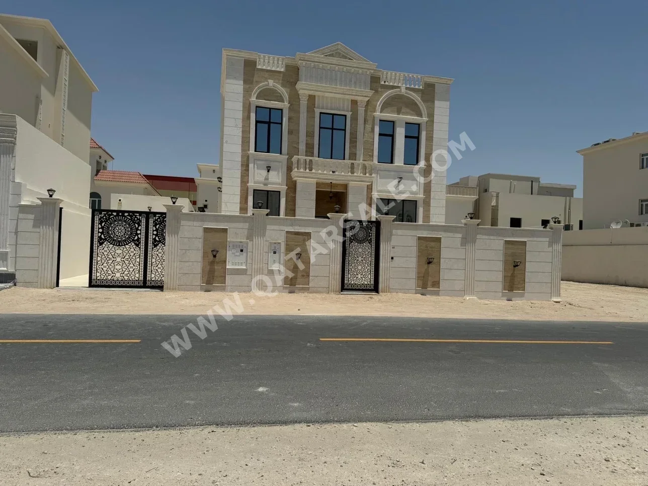 Family Residential  - Not Furnished  - Al Daayen  - Al Khisah  - 8 Bedrooms