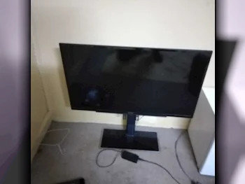 Television (TV) Sony  - 52 Inch  - HD  - With Table