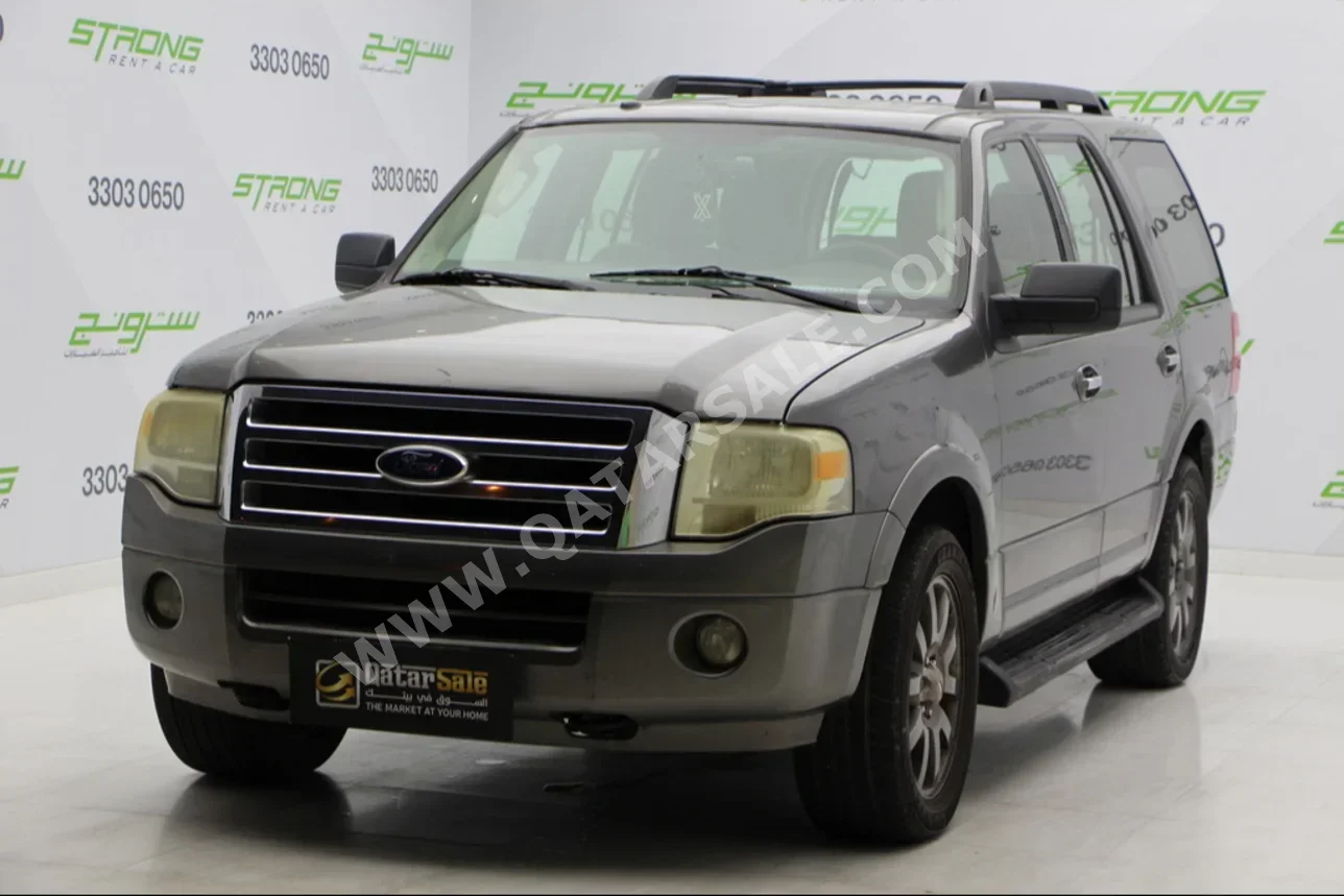 Ford  Expedition  2013  Automatic  189,902 Km  8 Cylinder  Four Wheel Drive (4WD)  SUV  Gray