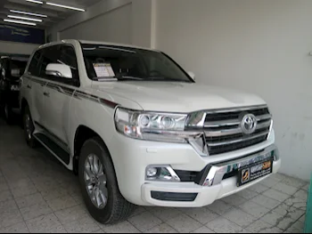 Toyota  Land Cruiser  GXR  2020  Automatic  17,000 Km  8 Cylinder  Four Wheel Drive (4WD)  SUV  White