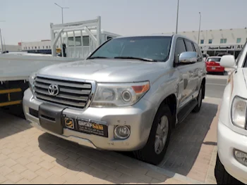 Toyota  Land Cruiser  GXR  2015  Automatic  377٬000 Km  8 Cylinder  Four Wheel Drive (4WD)  SUV  Silver