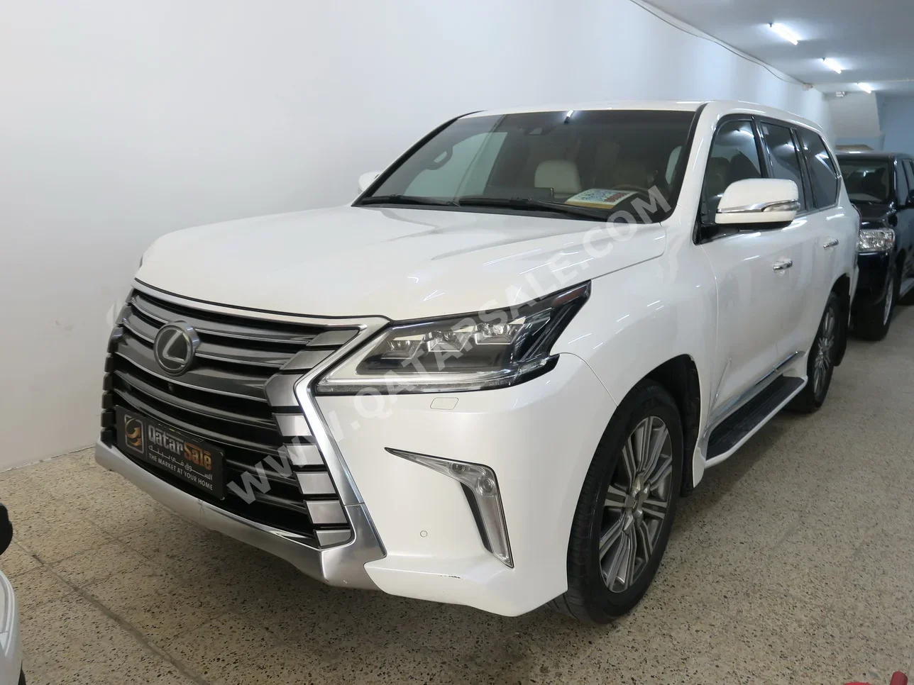 Lexus  LX  570  2017  Automatic  170,000 Km  8 Cylinder  Four Wheel Drive (4WD)  SUV  White