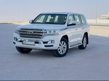 Toyota  Land Cruiser  GXR  2017  Automatic  201,000 Km  8 Cylinder  Four Wheel Drive (4WD)  SUV  White