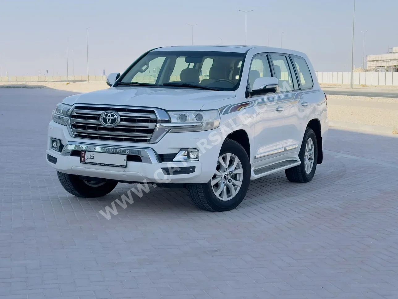 Toyota  Land Cruiser  GXR  2017  Automatic  201,000 Km  8 Cylinder  Four Wheel Drive (4WD)  SUV  White