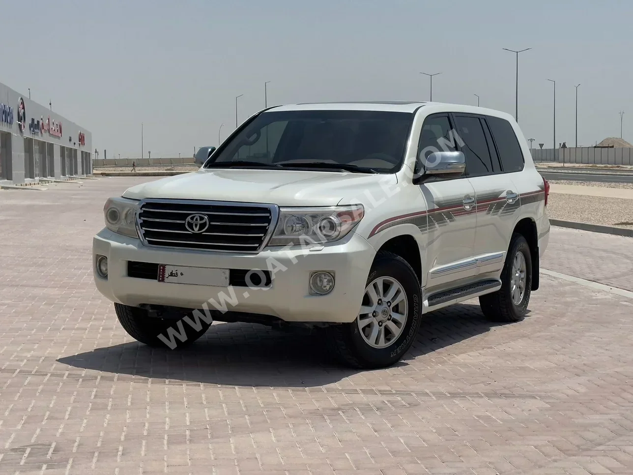 Toyota  Land Cruiser  GXR  2013  Automatic  292,000 Km  8 Cylinder  Four Wheel Drive (4WD)  SUV  White