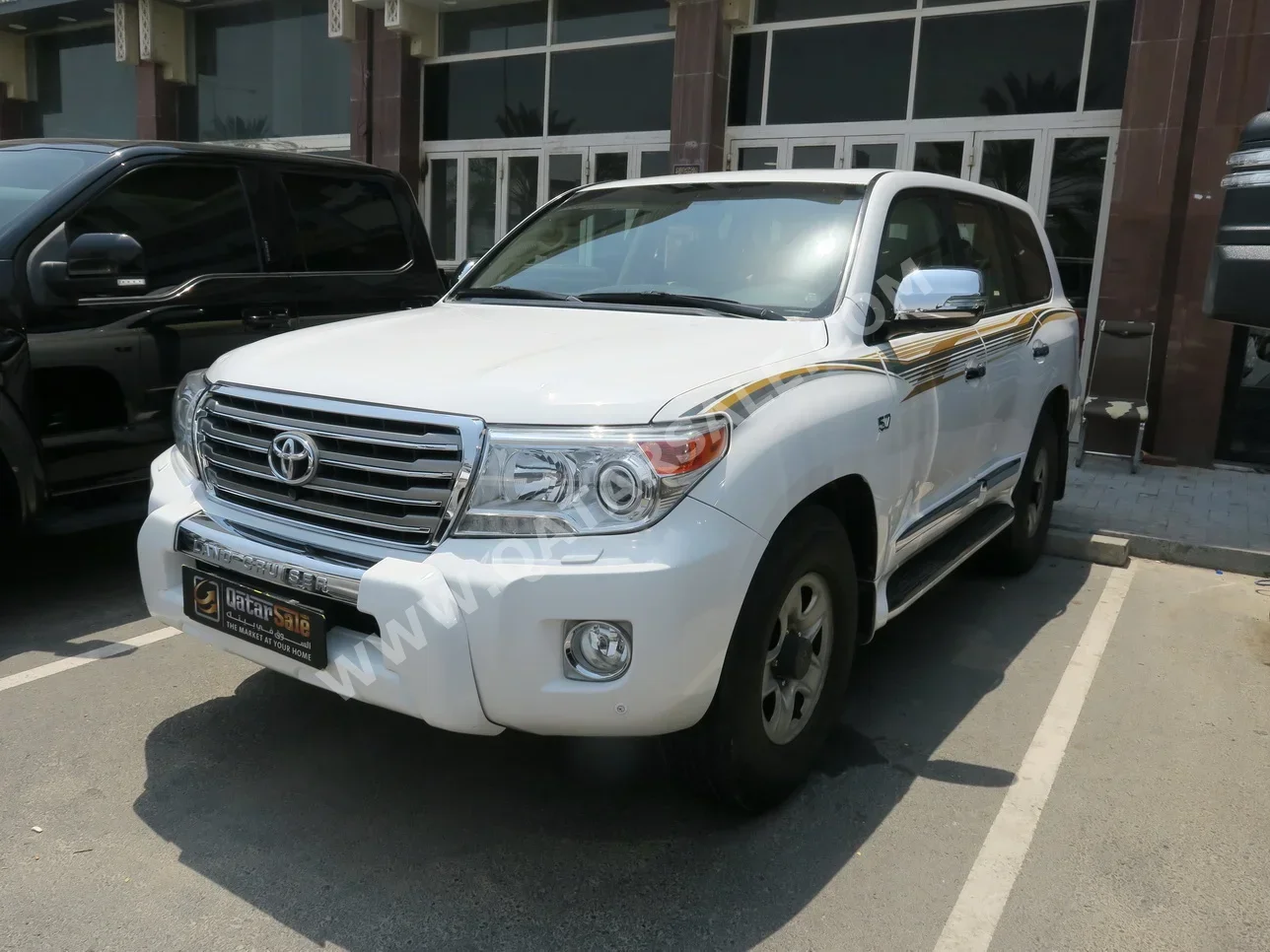 Toyota  Land Cruiser  VXR  2014  Automatic  350,000 Km  8 Cylinder  Four Wheel Drive (4WD)  SUV  White