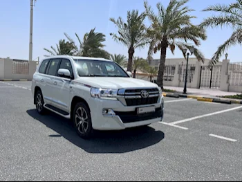 Toyota  Land Cruiser  GXR  2015  Automatic  94,000 Km  8 Cylinder  Four Wheel Drive (4WD)  SUV  Pearl