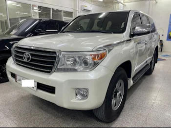 Toyota  Land Cruiser  GXR  2015  Automatic  286,000 Km  8 Cylinder  Four Wheel Drive (4WD)  SUV  White