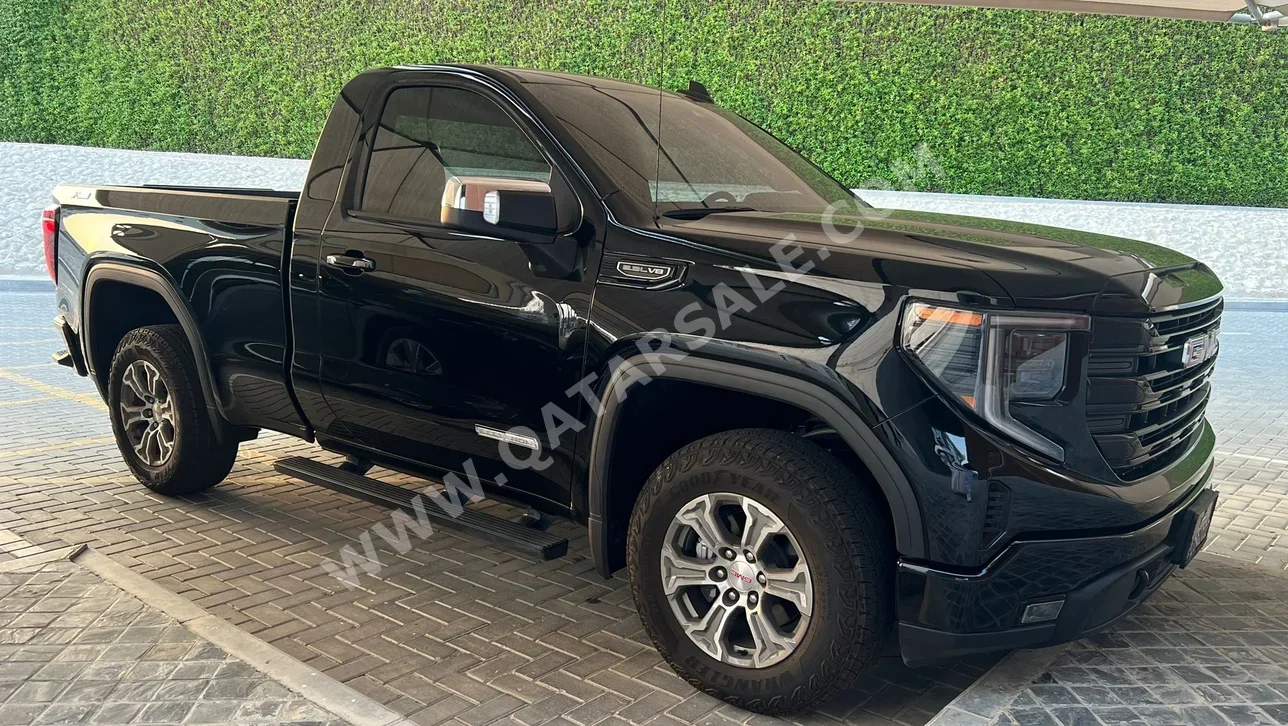 GMC  Sierra  Elevation  2023  Automatic  12,000 Km  8 Cylinder  Four Wheel Drive (4WD)  Pick Up  Black  With Warranty