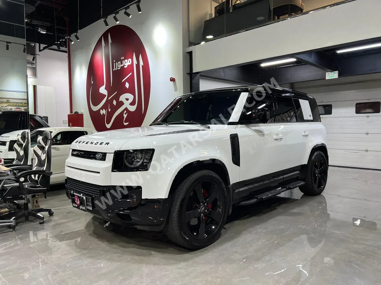 Land Rover  Defender  110 HSE  2023  Automatic  30,000 Km  6 Cylinder  Four Wheel Drive (4WD)  SUV  White  With Warranty