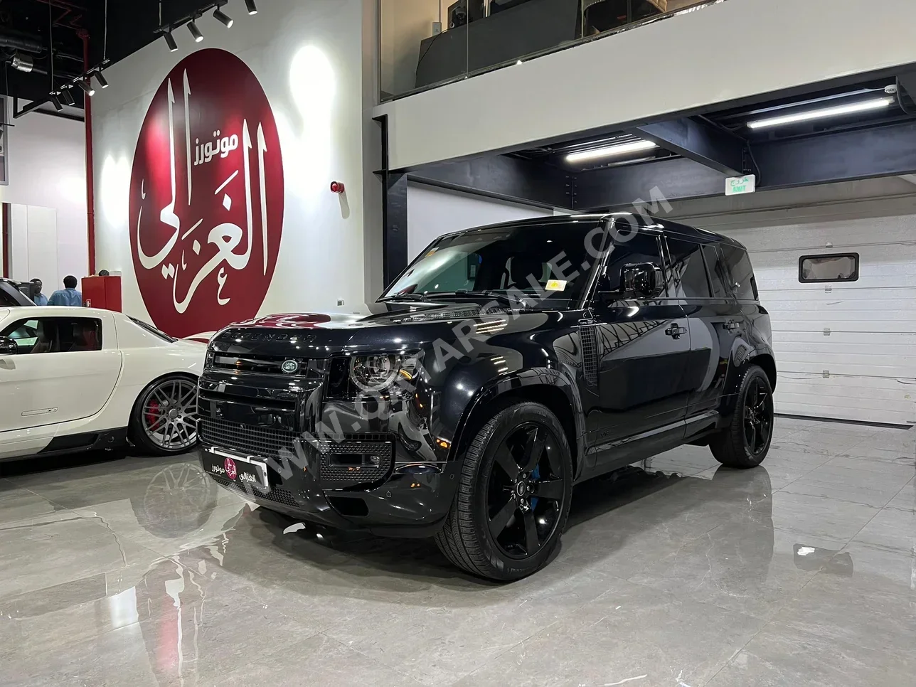  Land Rover  Defender  110 Bond Edition  2022  Automatic  300 Km  8 Cylinder  Four Wheel Drive (4WD)  SUV  Black  With Warranty