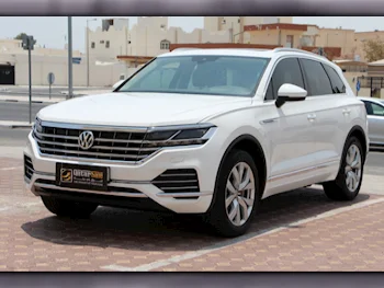 Volkswagen  Touareg  2018  Automatic  118,000 Km  6 Cylinder  All Wheel Drive (AWD)  SUV  White