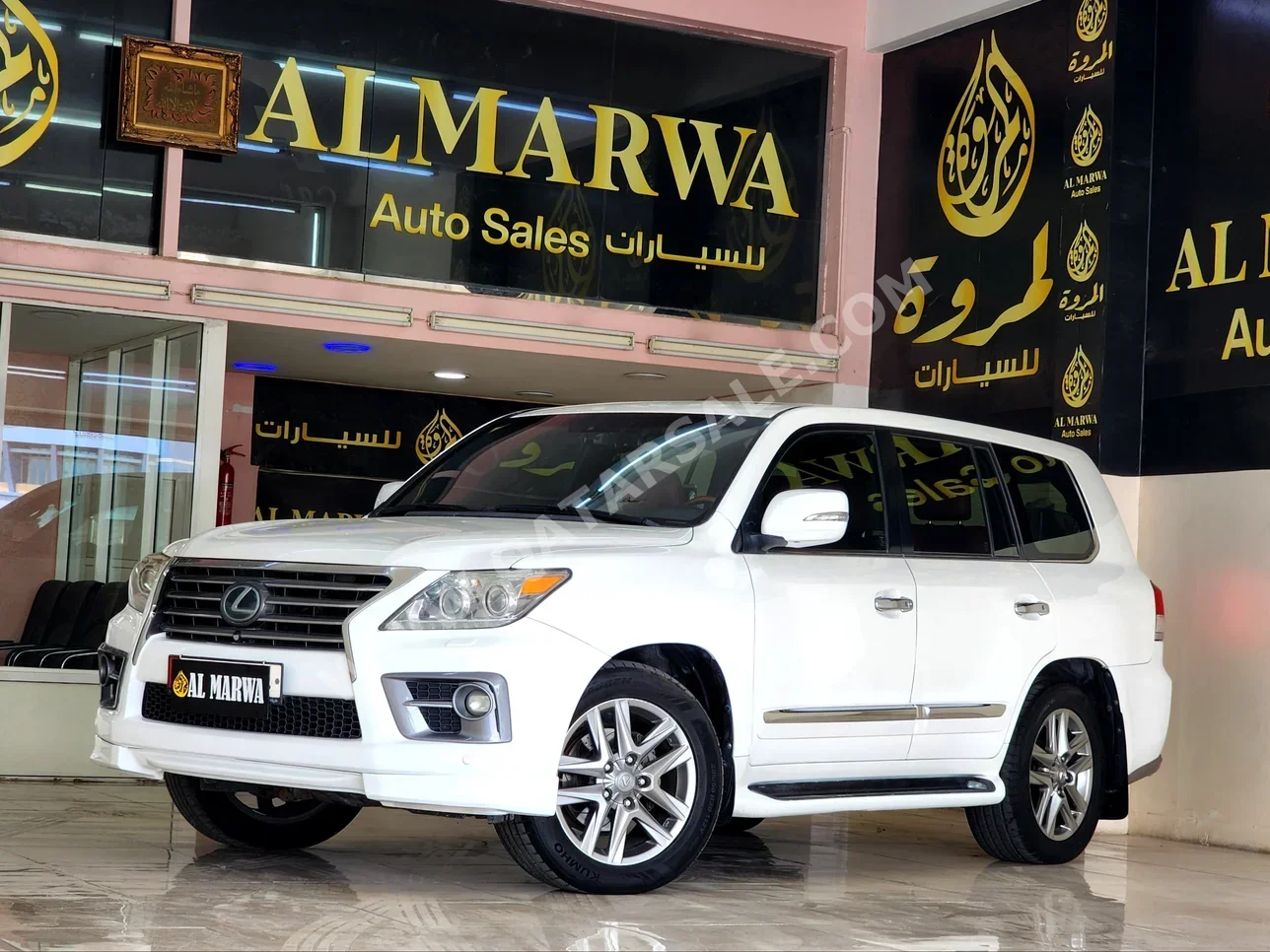 Lexus  LX  570 S  2015  Automatic  281,000 Km  8 Cylinder  Four Wheel Drive (4WD)  SUV  White