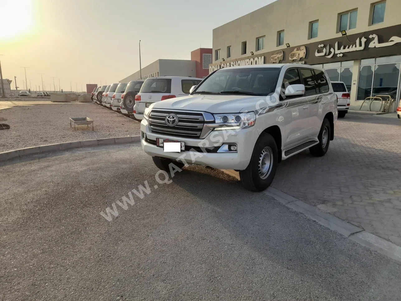 Toyota  Land Cruiser  GXR  2017  Automatic  308,000 Km  6 Cylinder  Four Wheel Drive (4WD)  SUV  White