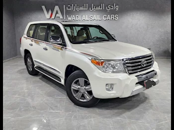 Toyota  Land Cruiser  GXR  2015  Automatic  215,000 Km  8 Cylinder  Four Wheel Drive (4WD)  SUV  White