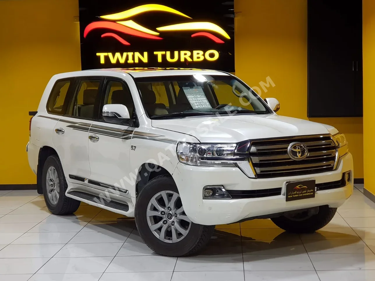 Toyota  Land Cruiser  VXR  2016  Automatic  174,000 Km  8 Cylinder  Four Wheel Drive (4WD)  SUV  White