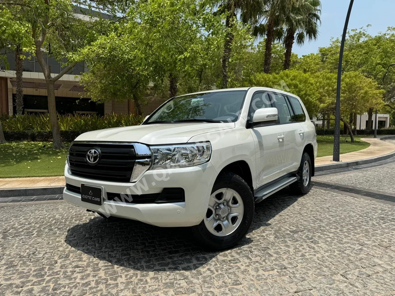 Toyota  Land Cruiser  GX  2018  Automatic  25,000 Km  6 Cylinder  Four Wheel Drive (4WD)  SUV  White