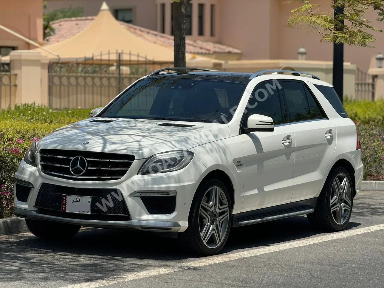 مرسيدس - بنز  ام ال  63 AMG  2014  اوتوماتيك  136,000 كم  8 سلندر  دفع رباعي  اس يو في  أبيض