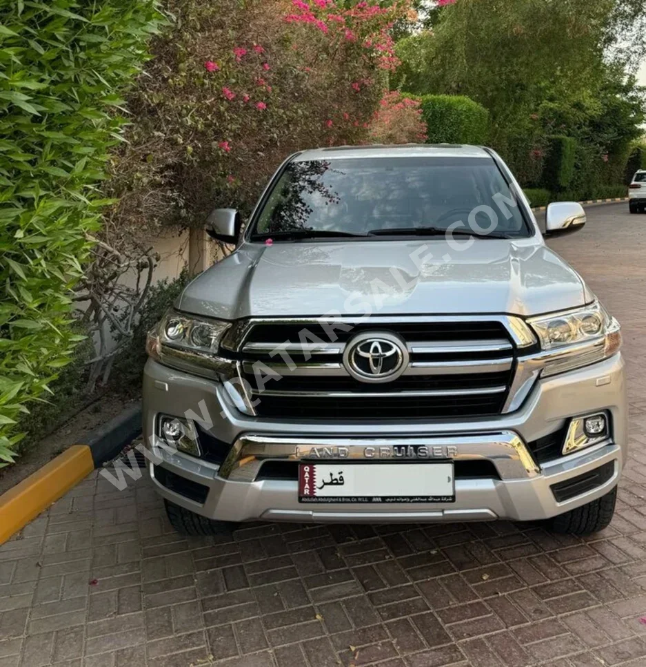 Toyota  Land Cruiser  GXR  2020  Automatic  97,000 Km  8 Cylinder  Four Wheel Drive (4WD)  SUV  Silver  With Warranty