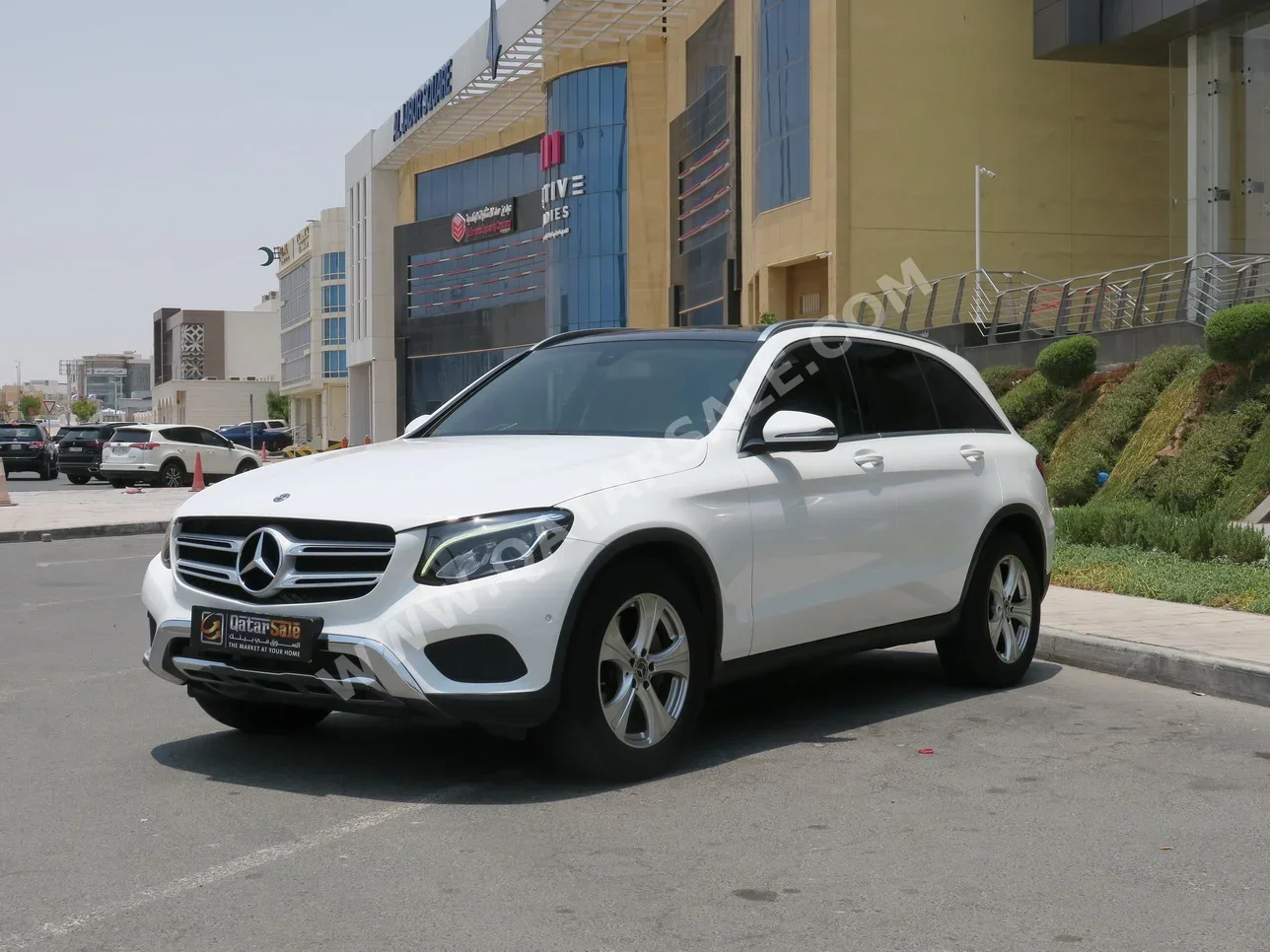 Mercedes-Benz  GLC  250  2018  Automatic  101,000 Km  4 Cylinder  All Wheel Drive (AWD)  SUV  White