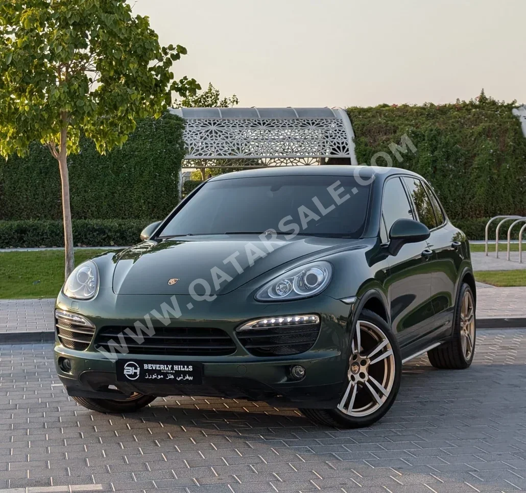 Porsche  Cayenne  S  2014  Automatic  109,360 Km  8 Cylinder  Four Wheel Drive (4WD)  SUV  Green