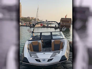 Speed Boat Scarab  255 ID  With Parking  With Trailer