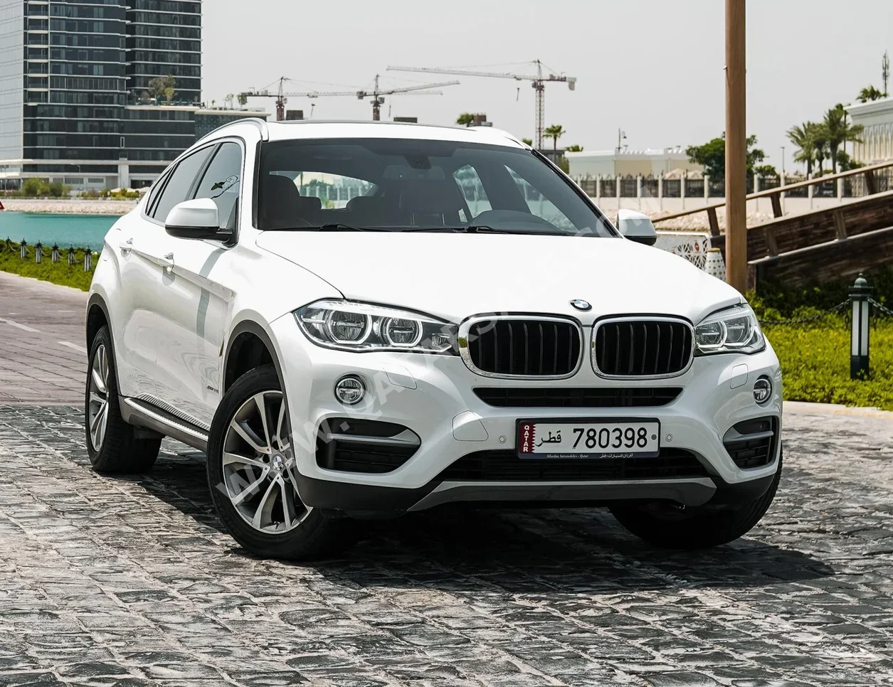 BMW  X-Series  X6  2016  Automatic  80,000 Km  6 Cylinder  Four Wheel Drive (4WD)  SUV  White