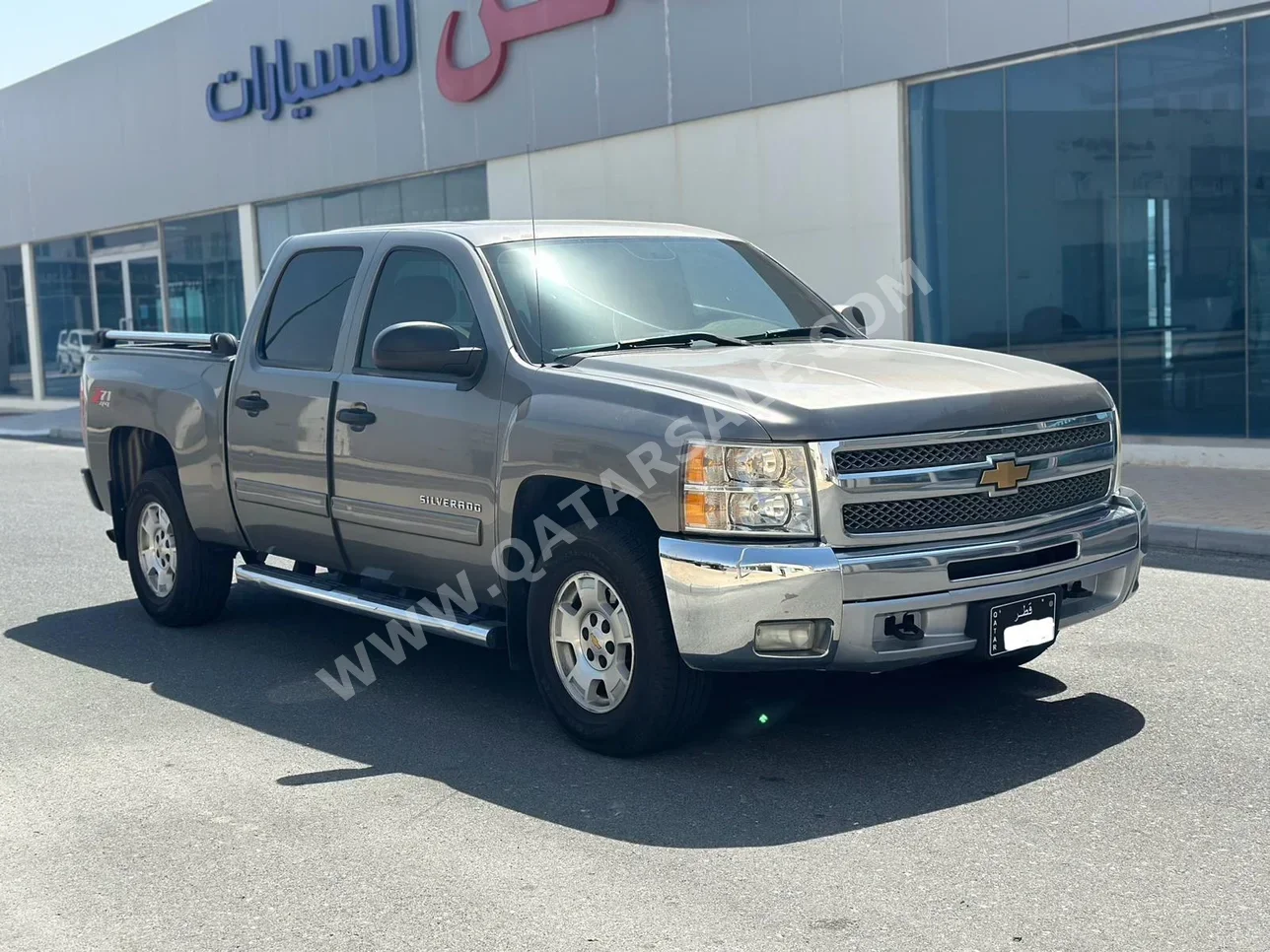 Chevrolet  Silverado  LT  2013  Automatic  200,000 Km  8 Cylinder  Four Wheel Drive (4WD)  Pick Up  Gray