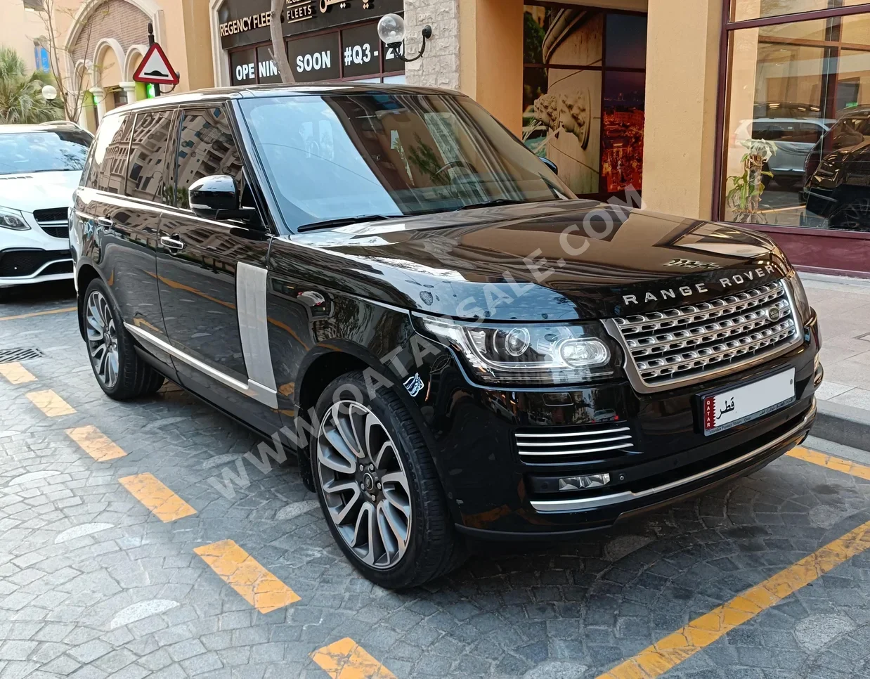 Land Rover  Range Rover  Vogue  Autobiography  2015  Automatic  102,000 Km  8 Cylinder  Four Wheel Drive (4WD)  SUV  Black