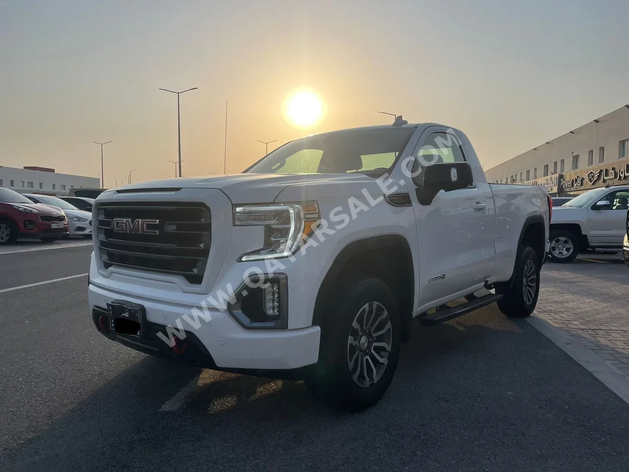 GMC  Sierra  AT4  2022  Automatic  100,000 Km  8 Cylinder  Four Wheel Drive (4WD)  Pick Up  White