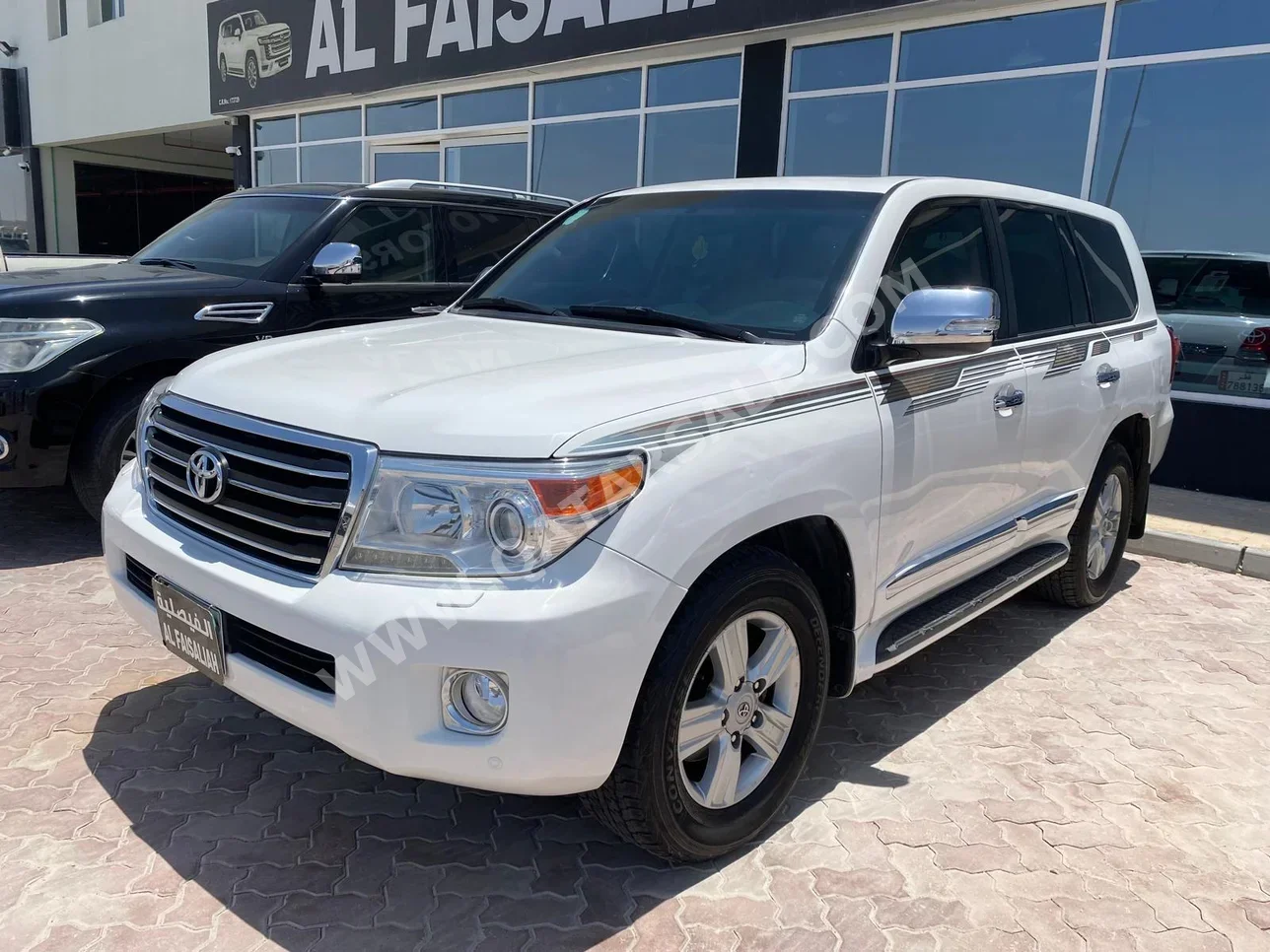 Toyota  Land Cruiser  GXR  2014  Automatic  270,000 Km  8 Cylinder  Four Wheel Drive (4WD)  SUV  White