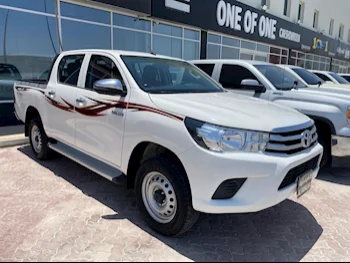 Toyota  Hilux  2022  Automatic  24,000 Km  4 Cylinder  Four Wheel Drive (4WD)  Pick Up  White