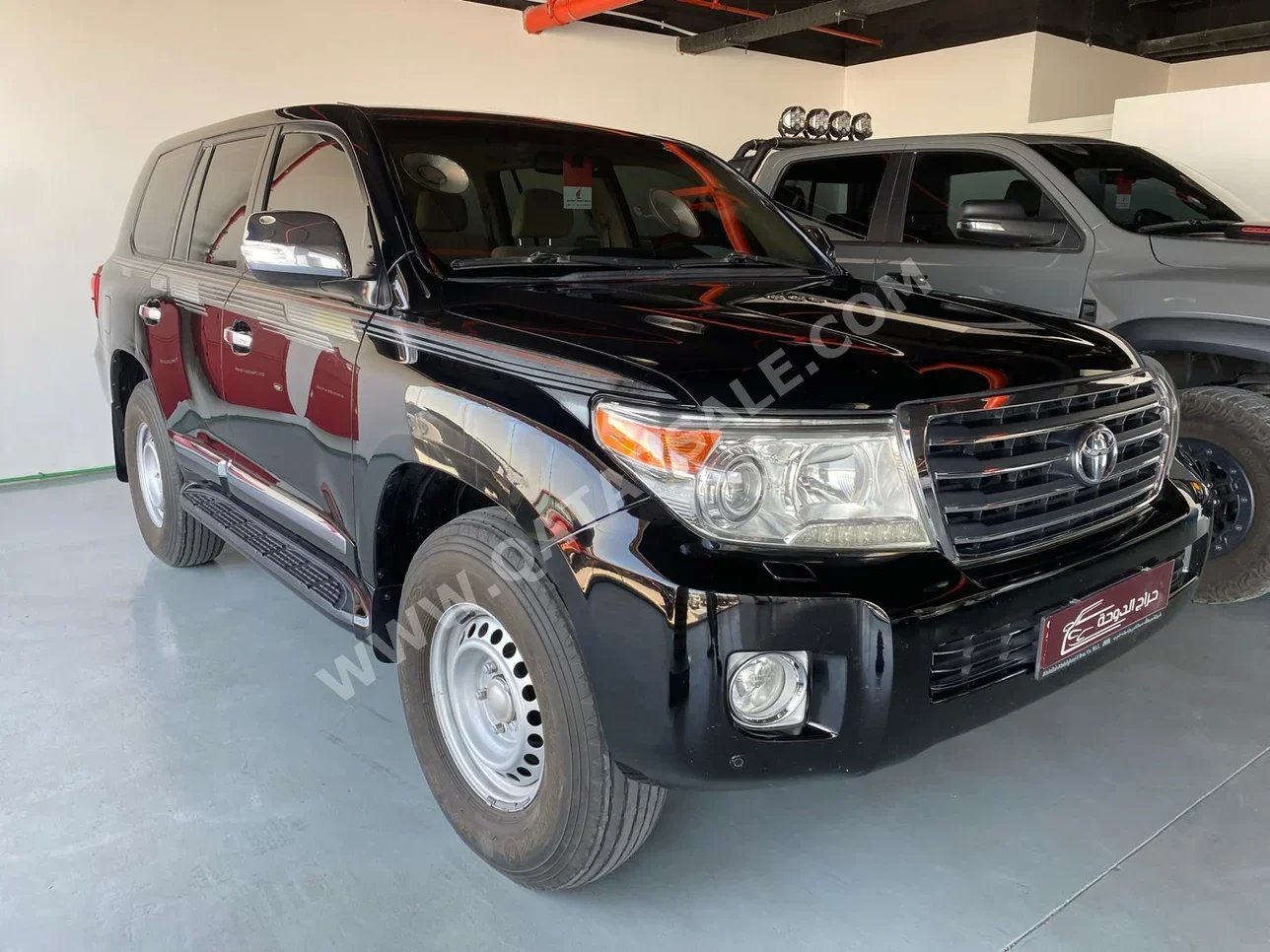 Toyota  Land Cruiser  GXR  2014  Automatic  285,000 Km  8 Cylinder  Four Wheel Drive (4WD)  SUV  Black