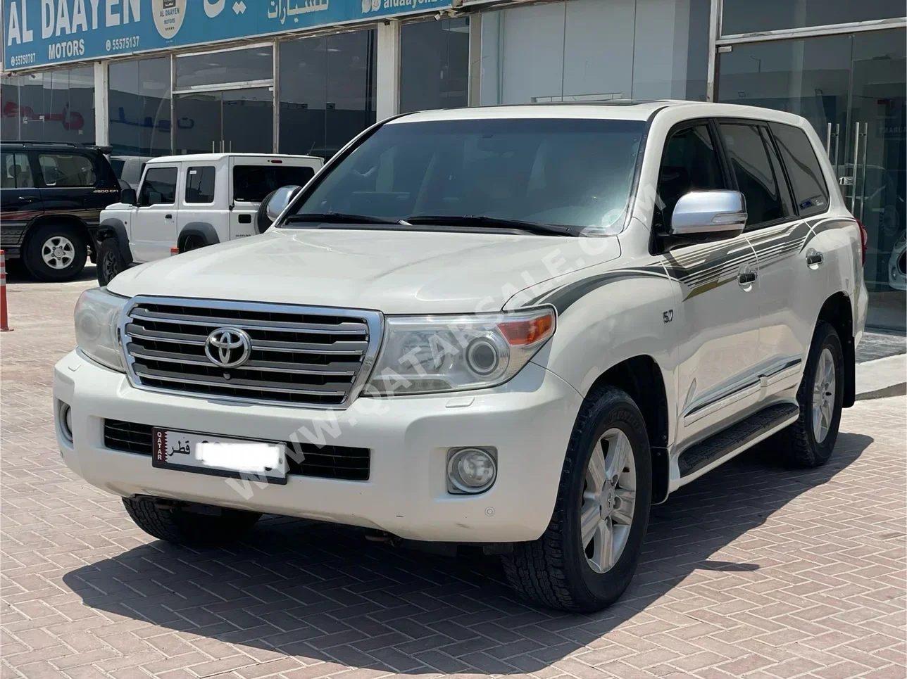 Toyota  Land Cruiser  VXR  2014  Automatic  290,000 Km  8 Cylinder  Four Wheel Drive (4WD)  SUV  White