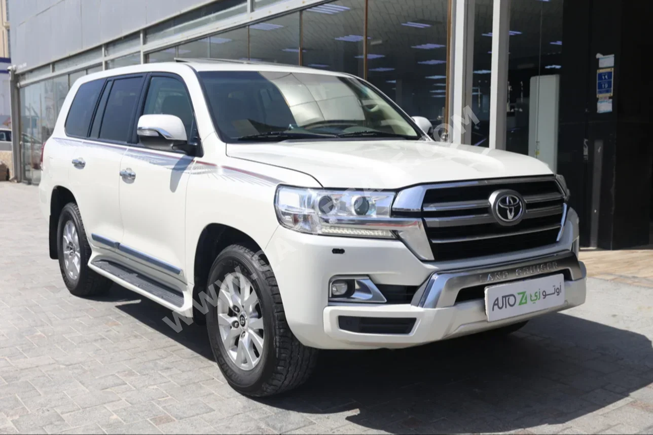 Toyota  Land Cruiser  GXR  2019  Automatic  120,700 Km  8 Cylinder  Four Wheel Drive (4WD)  SUV  White