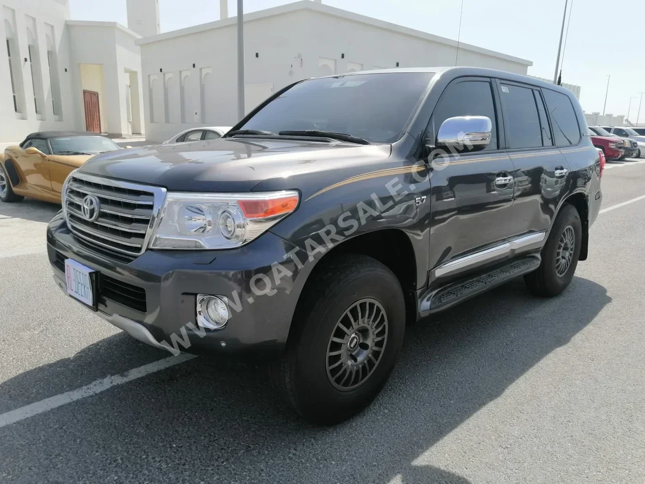 Toyota  Land Cruiser  VXR  2015  Automatic  122,000 Km  8 Cylinder  Four Wheel Drive (4WD)  SUV  Gray