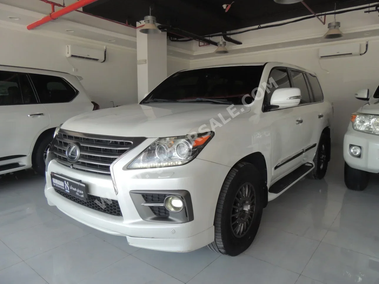 Lexus  LX  570 S  2015  Automatic  292,000 Km  8 Cylinder  Four Wheel Drive (4WD)  SUV  White