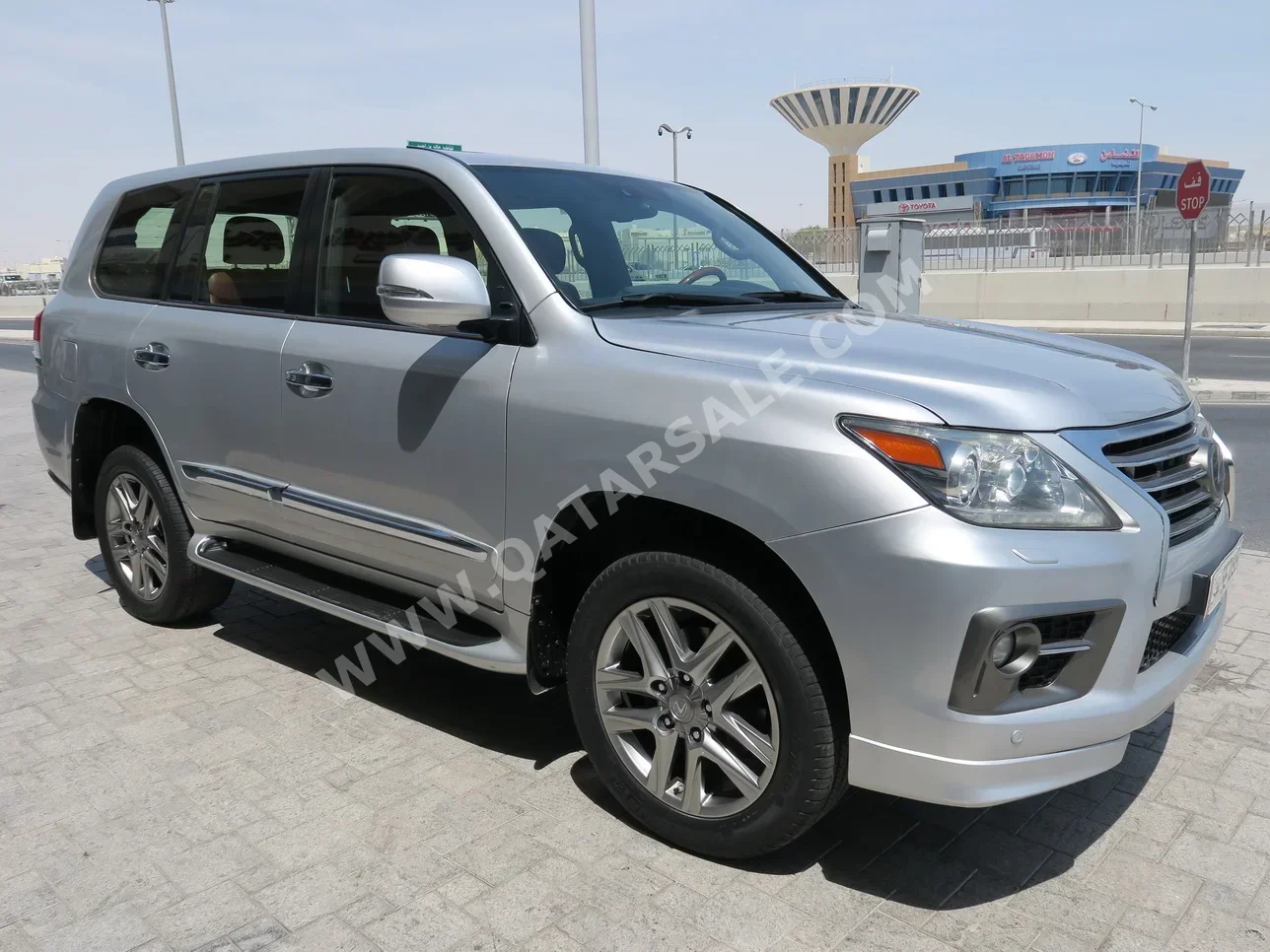 Lexus  LX  570  2014  Automatic  267,000 Km  8 Cylinder  Four Wheel Drive (4WD)  SUV  Silver