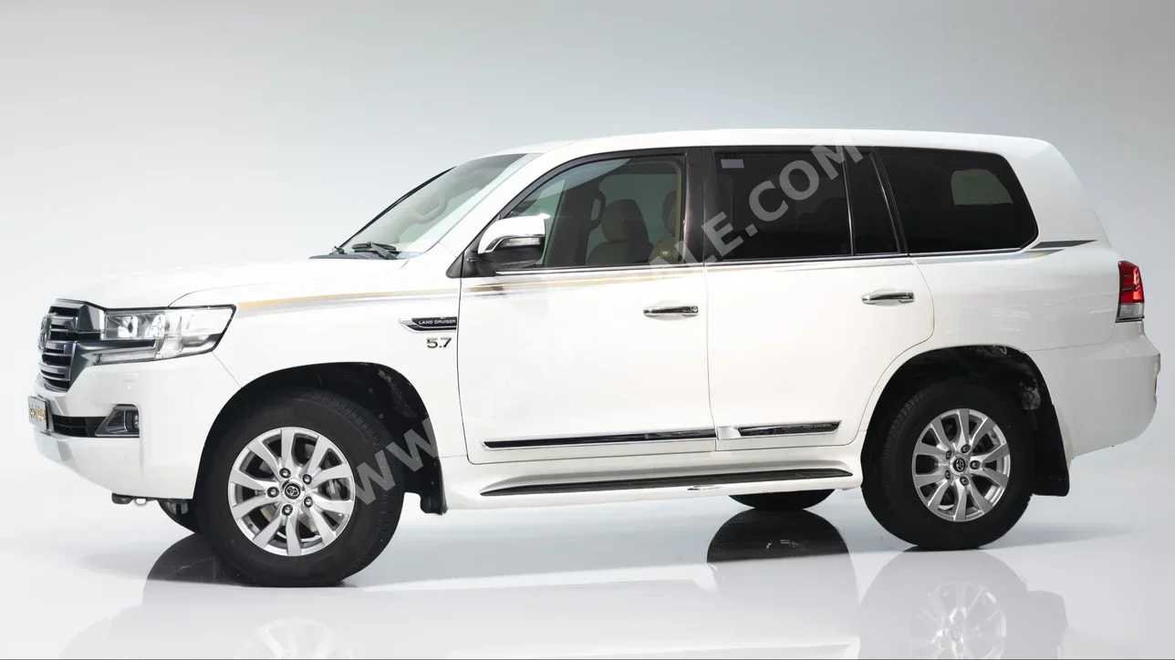 Toyota  Land Cruiser  VXR  2020  Automatic  198٬000 Km  8 Cylinder  Four Wheel Drive (4WD)  SUV  White